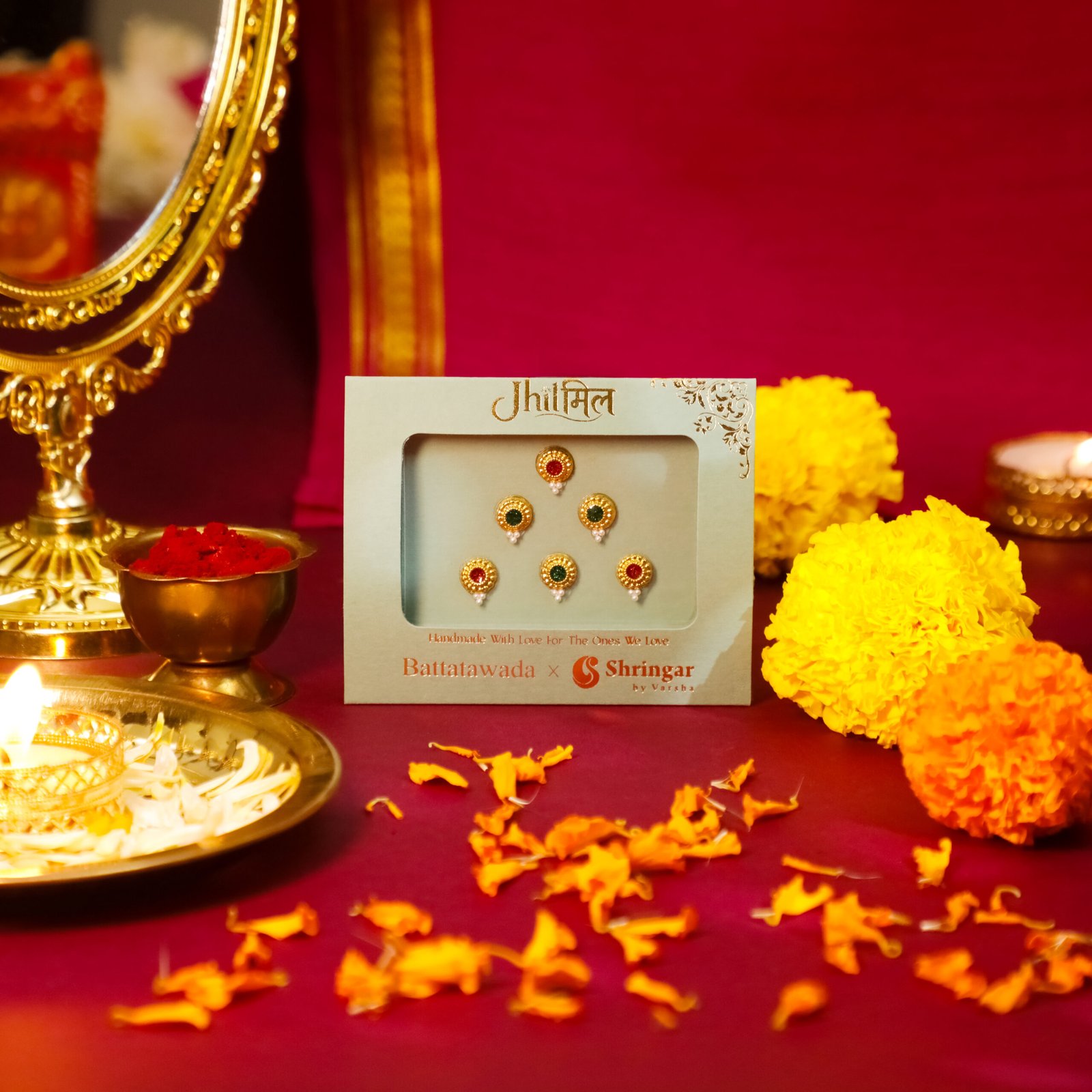 Jhilmil bindi set: Raja Rani