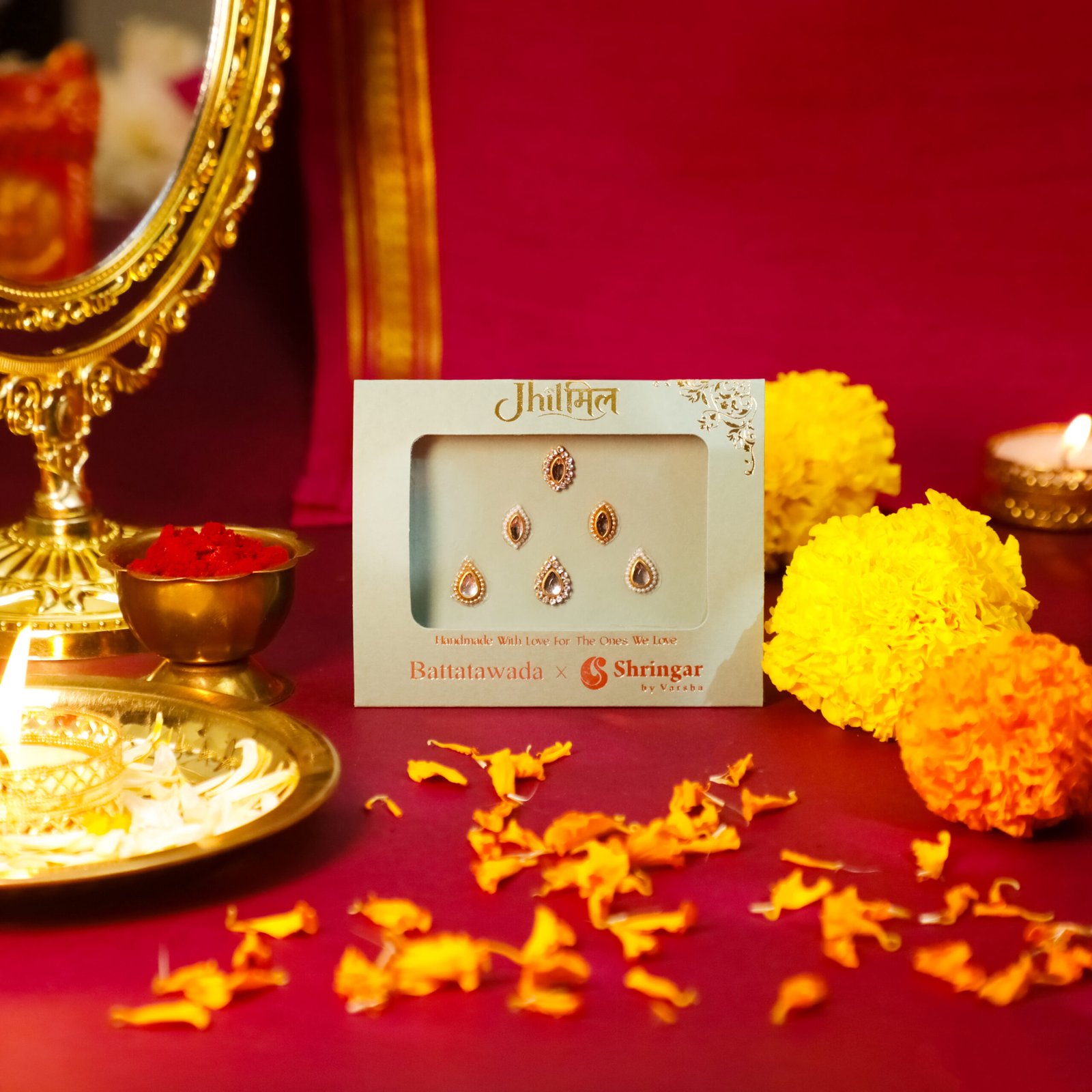 Jhilmil bindi set: Moti Boond